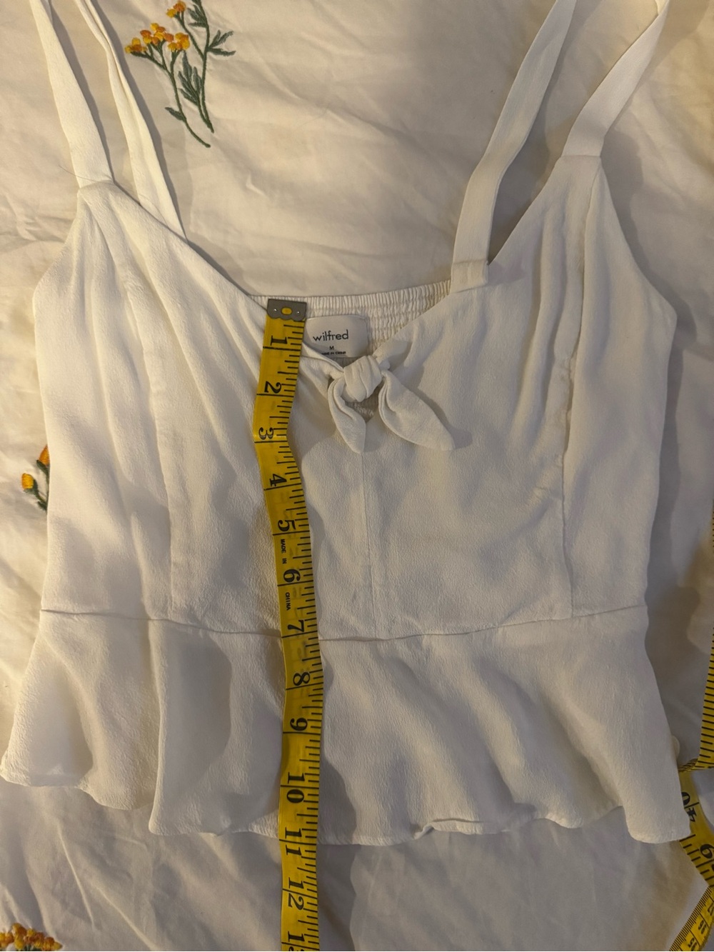 Wilfred Aritzia White Tie-Front Smocked Back Tank Top. Size: M - Picture 7 of 7